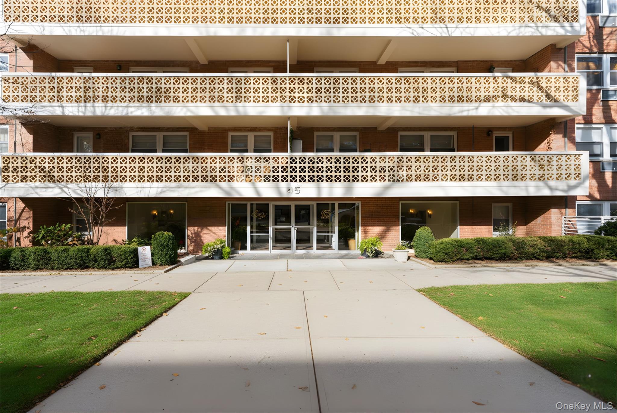 #2 photo, 45 Hill Park Avenue, Great Neck , NY 11021