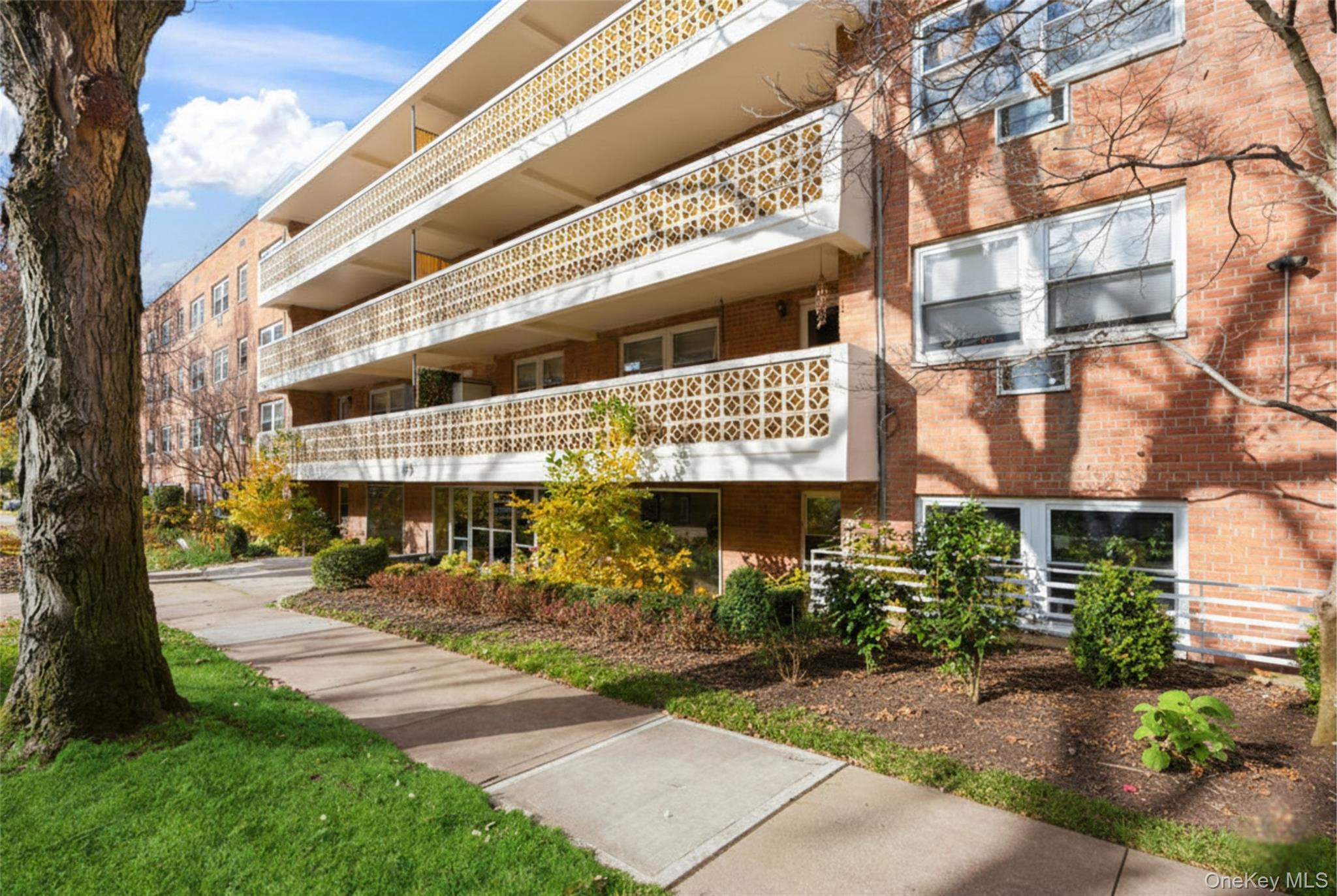 #3 photo, 45 Hill Park Avenue, Great Neck , NY 11021