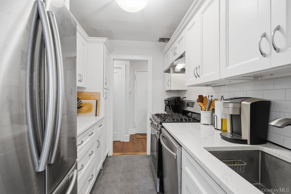 #8 photo, 45 Hill Park Avenue, Great Neck , NY 11021