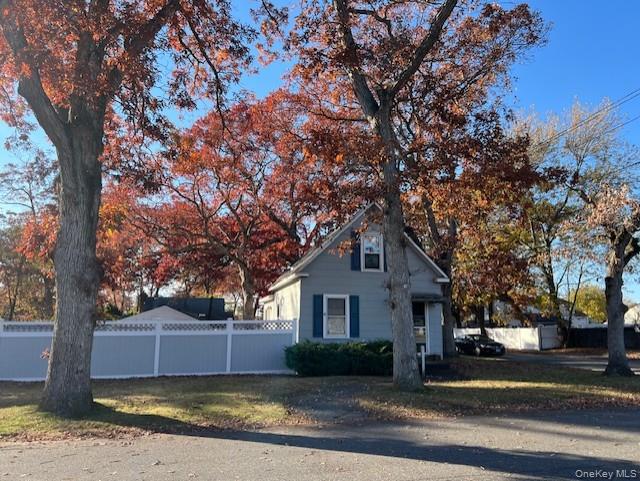 #1 photo, 6 Dunwoodie Avenue, West Islip , NY 11795