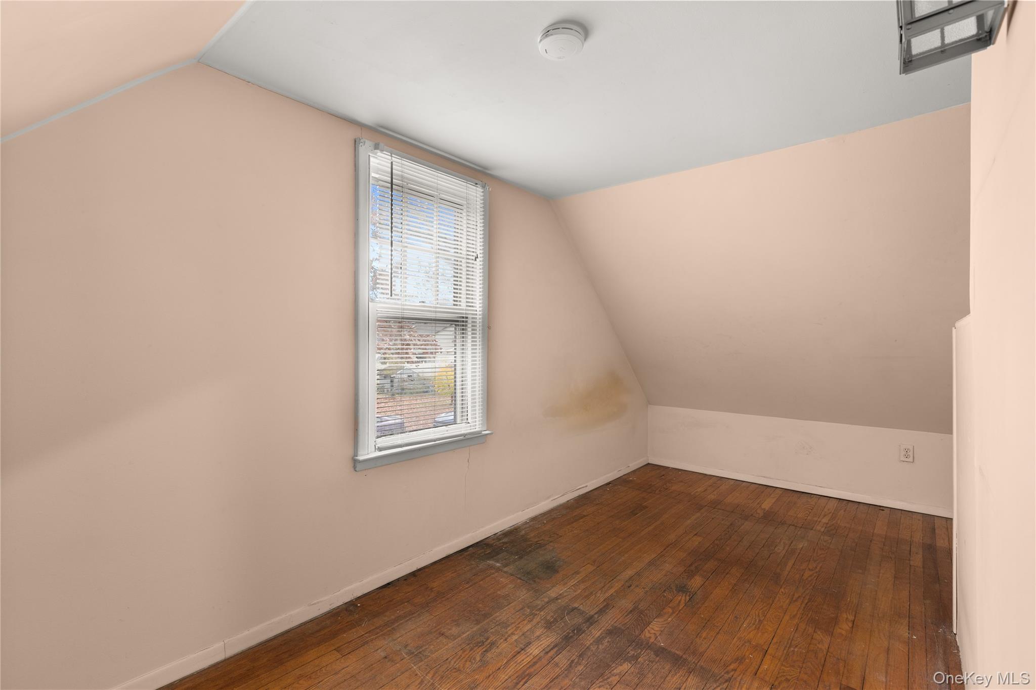 #10 photo, 6 Dunwoodie Avenue, West Islip , NY 11795