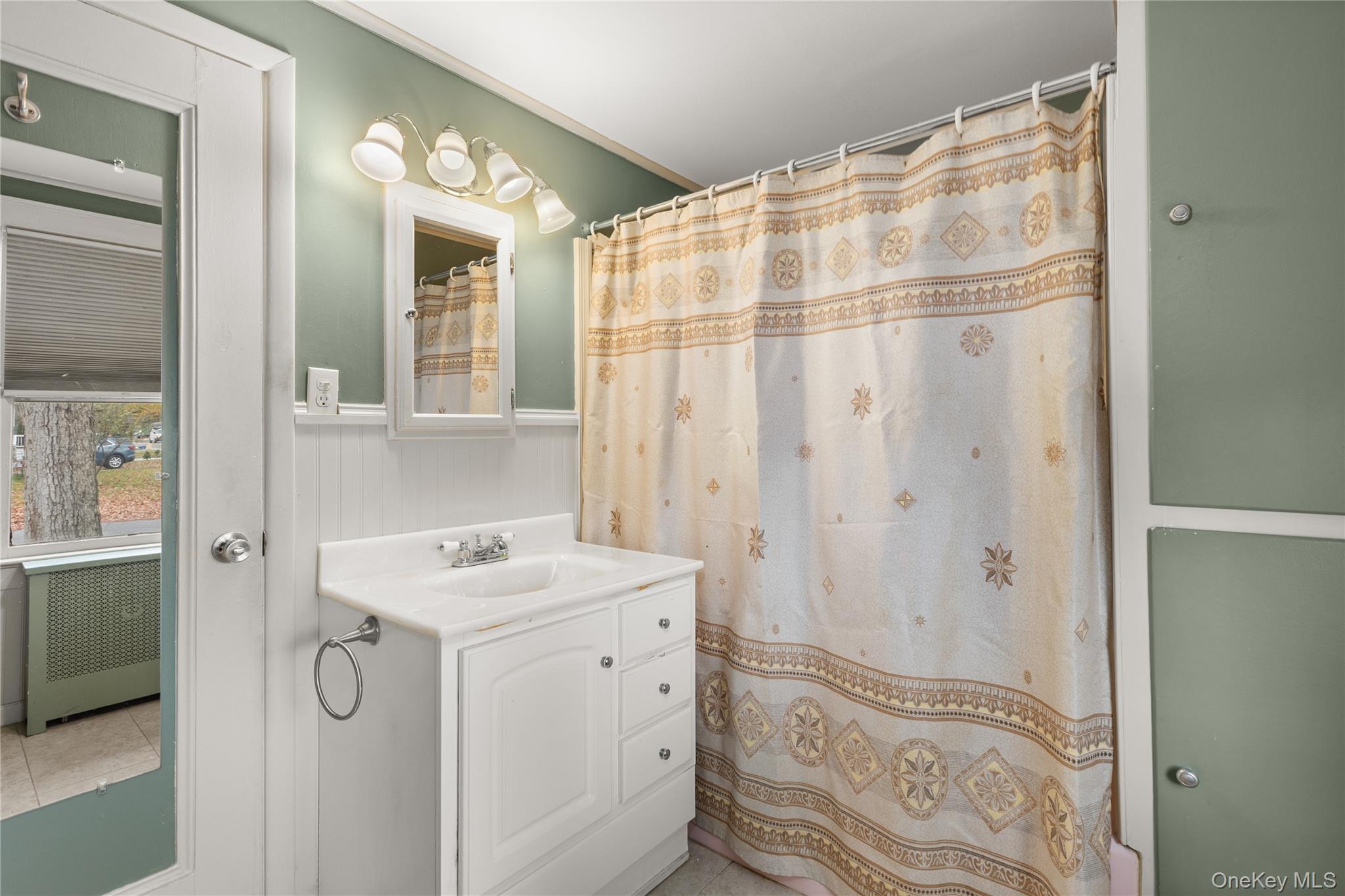 #13 photo, 6 Dunwoodie Avenue, West Islip , NY 11795