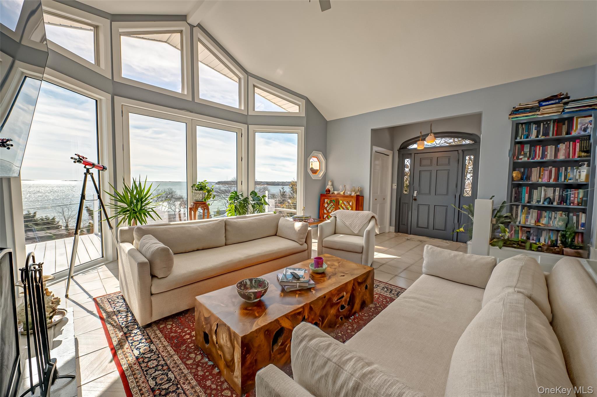 #13 photo, 321 E Montauk Highway, Hampton Bays , NY 11946