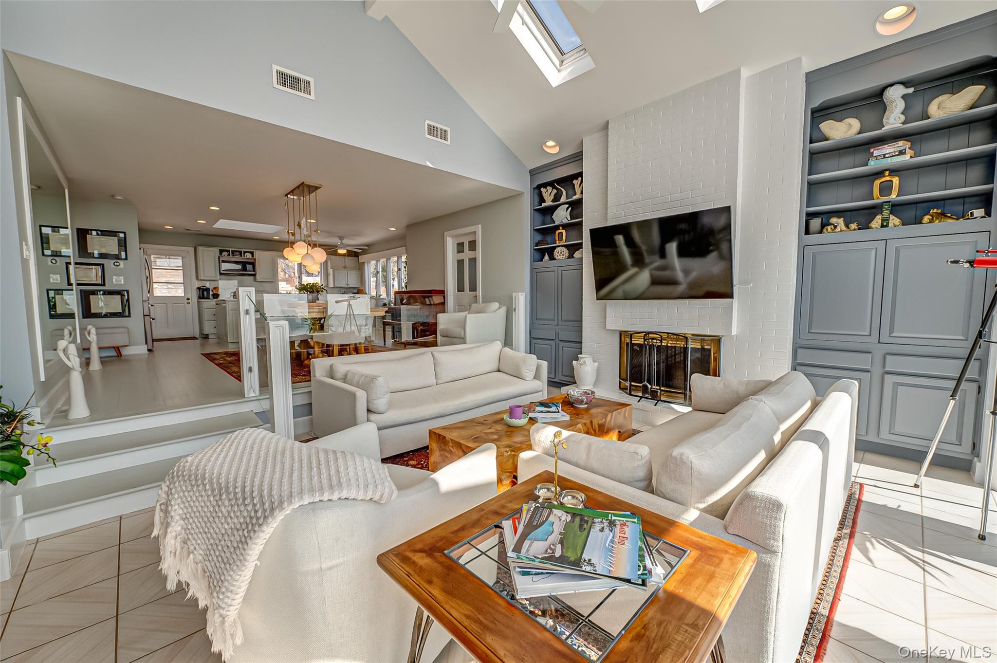 #14 photo, 321 E Montauk Highway, Hampton Bays , NY 11946