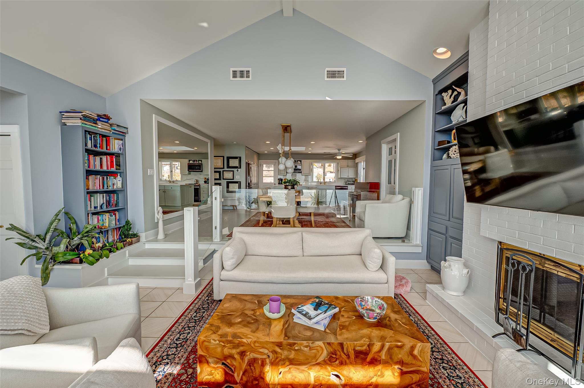 #16 photo, 321 E Montauk Highway, Hampton Bays , NY 11946