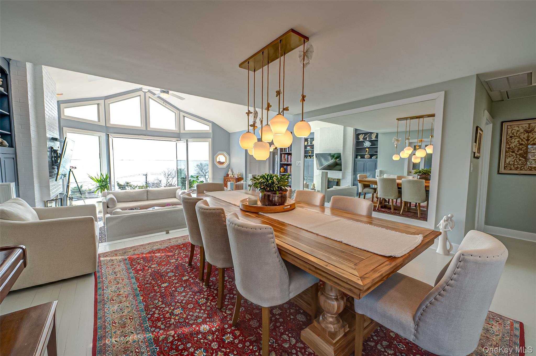 #19 photo, 321 E Montauk Highway, Hampton Bays , NY 11946