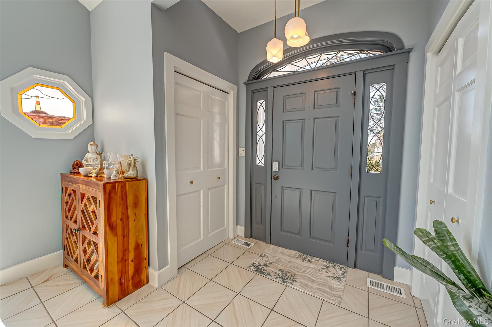 #8 photo, 321 E Montauk Highway, Hampton Bays , NY 11946