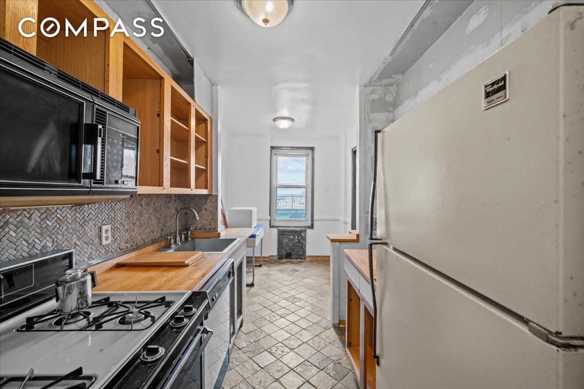 #6 photo, 286 Corbin Place, Brighton Beach , NY 11235