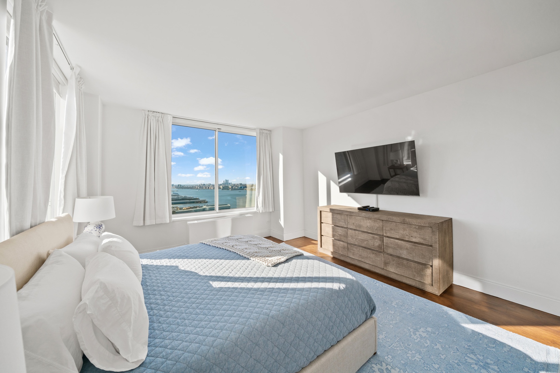 #13 photo, New York City, 曼哈頓 上西城林肯廣場 Lincoln Square , NY 10069