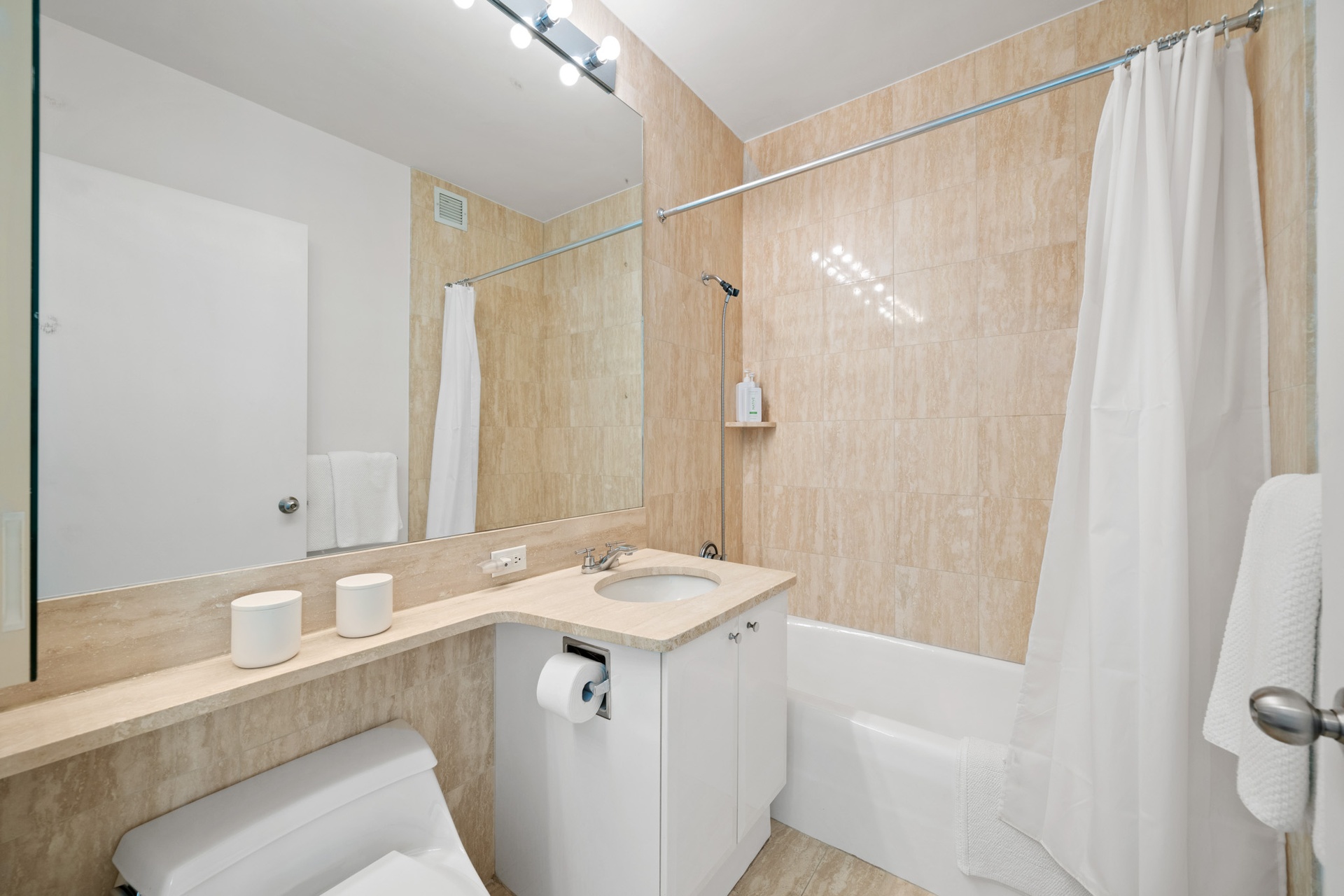 #17 photo, New York City, 曼哈頓 上西城林肯廣場 Lincoln Square , NY 10069