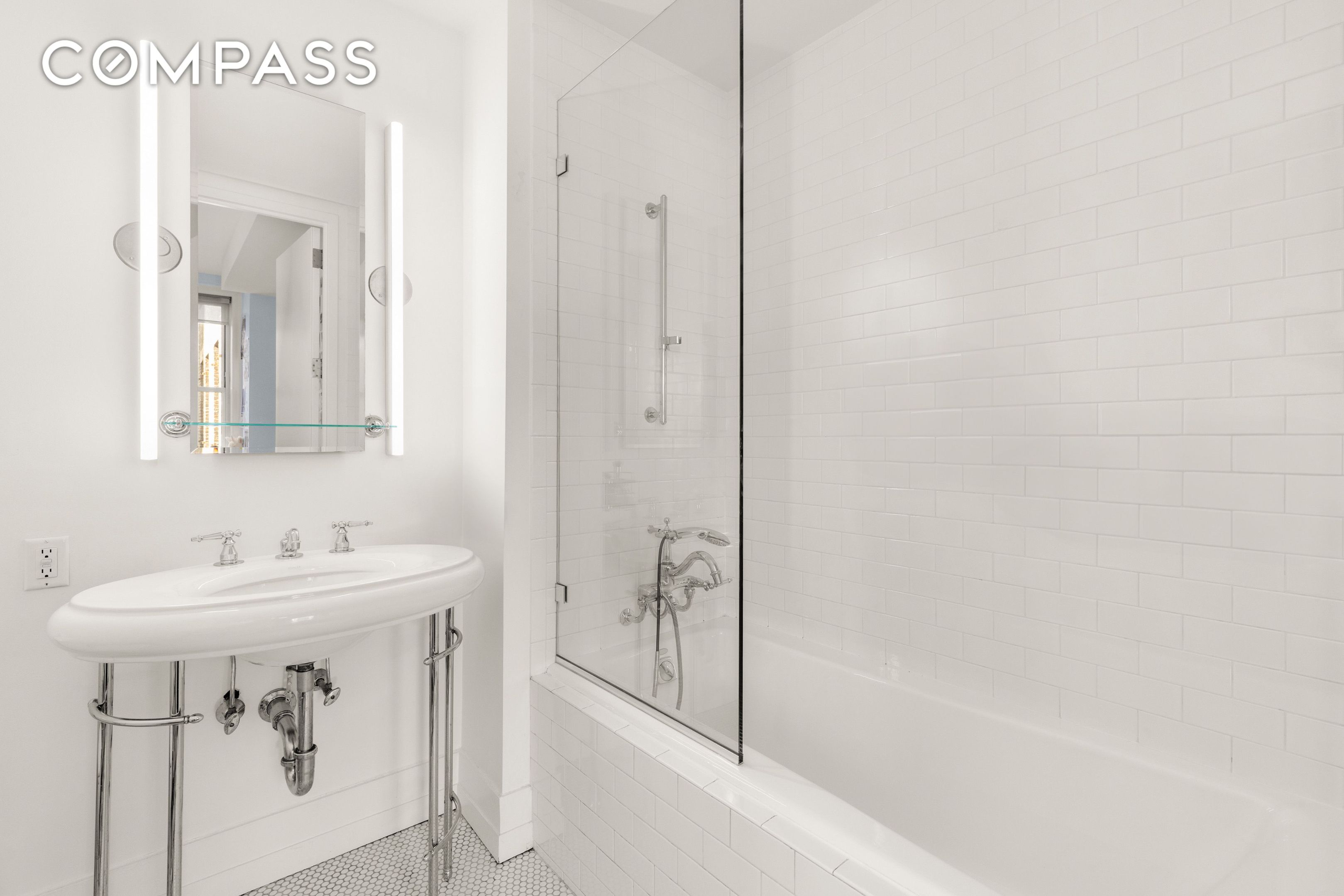 #12 photo, 66 Leonard Street, Tribeca , NY 10013