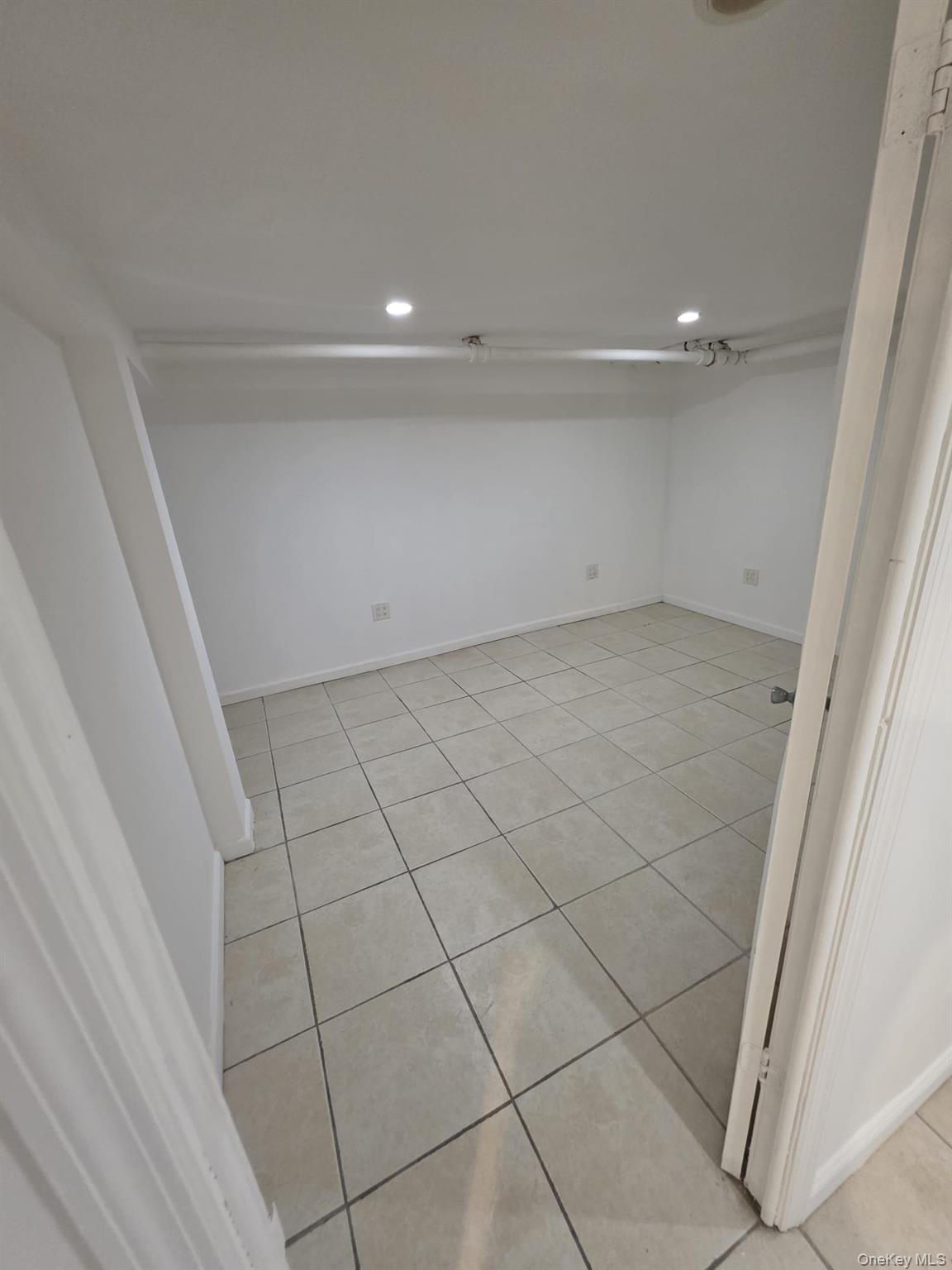 #6 photo, 109-73 200th Street, Saint Albans , NY 11412