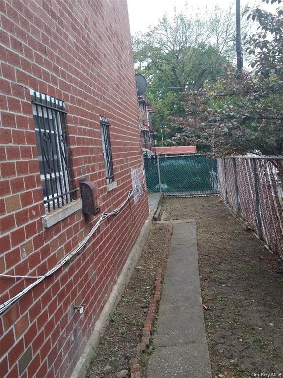 #11 photo, 658 E 216th Street, Bronx , NY 10467