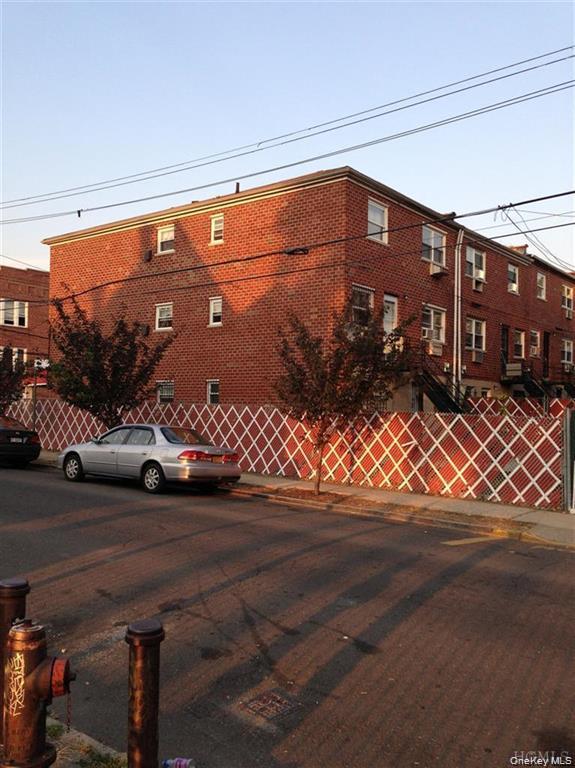 #2 photo, 658 E 216th Street, Bronx , NY 10467