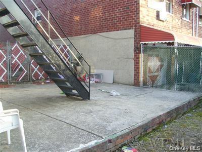 #4 photo, 658 E 216th Street, Bronx , NY 10467