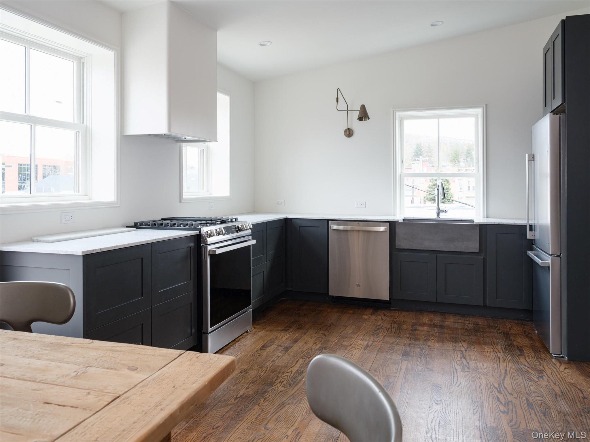 #9 photo, 702-704 Columbia Street, Hudson , NY 12534