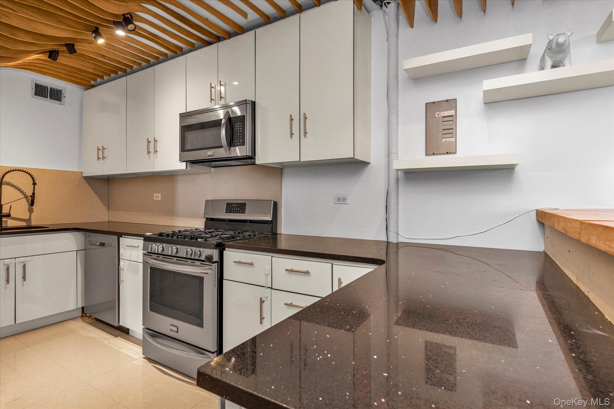 #10 photo, 125-10 Queens Boulevard, Kew Gardens , NY 11415