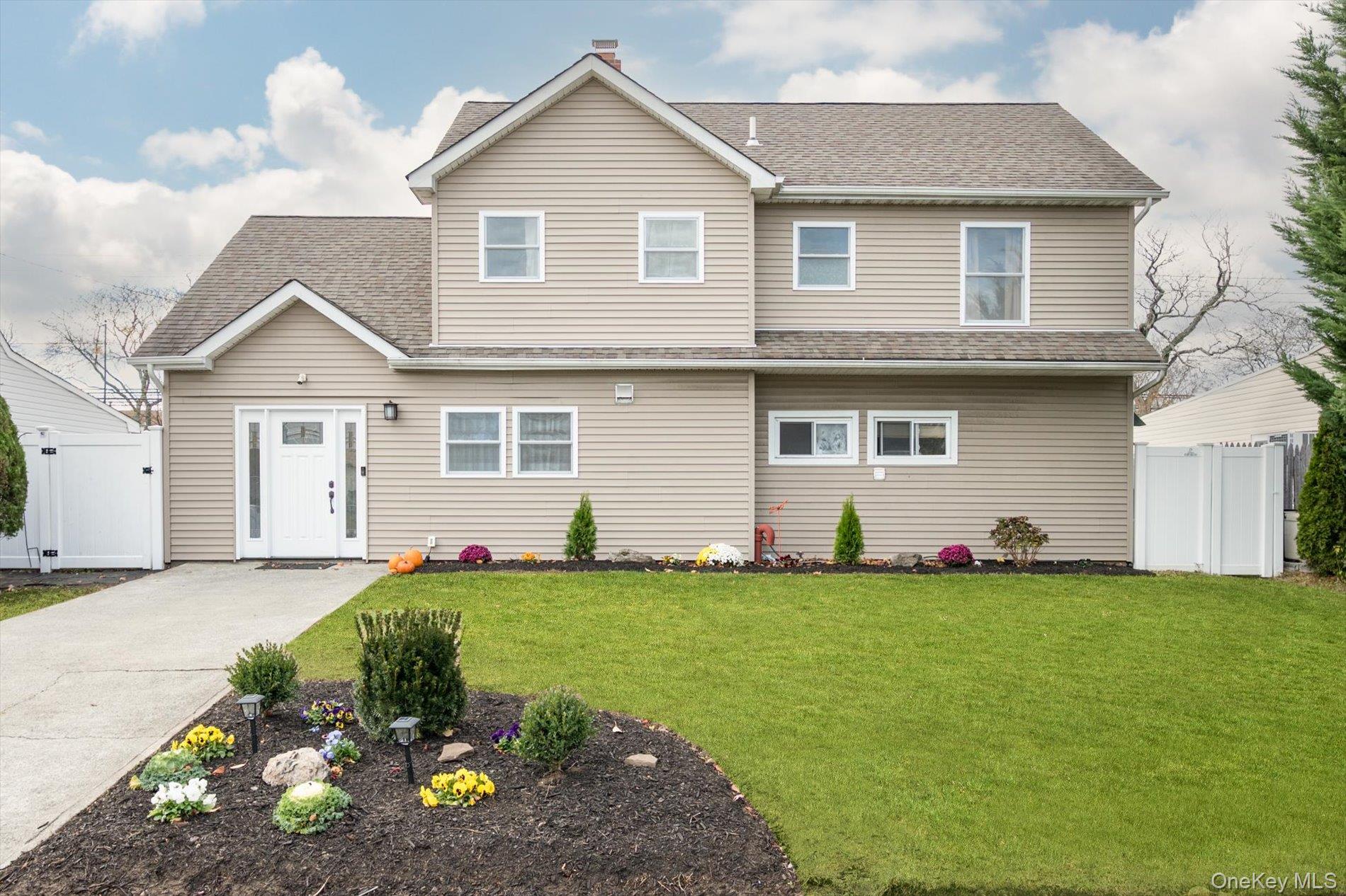 #1 photo, 98 Hardy Lane, Westbury , NY 11590