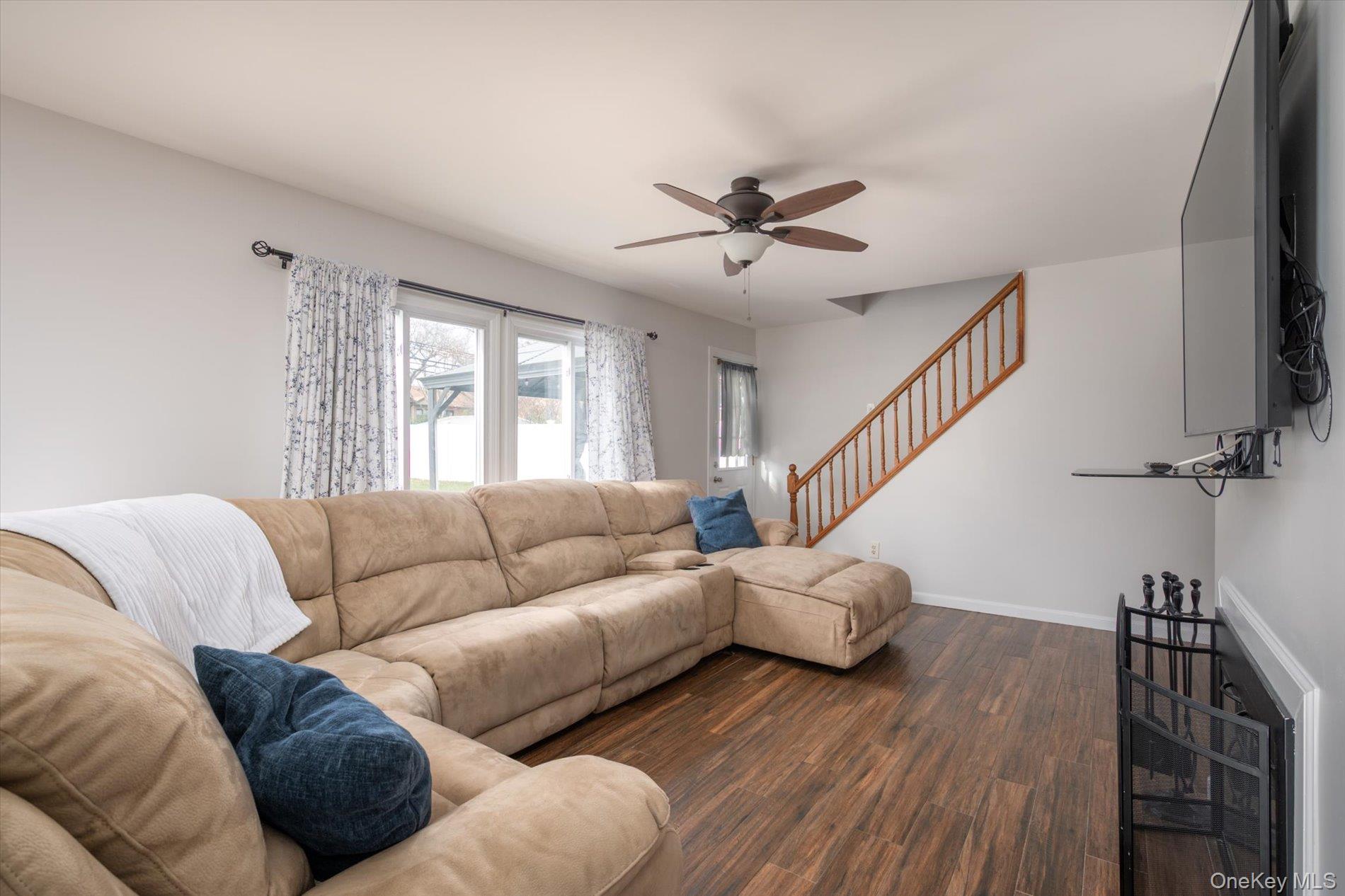 #3 photo, 98 Hardy Lane, Westbury , NY 11590