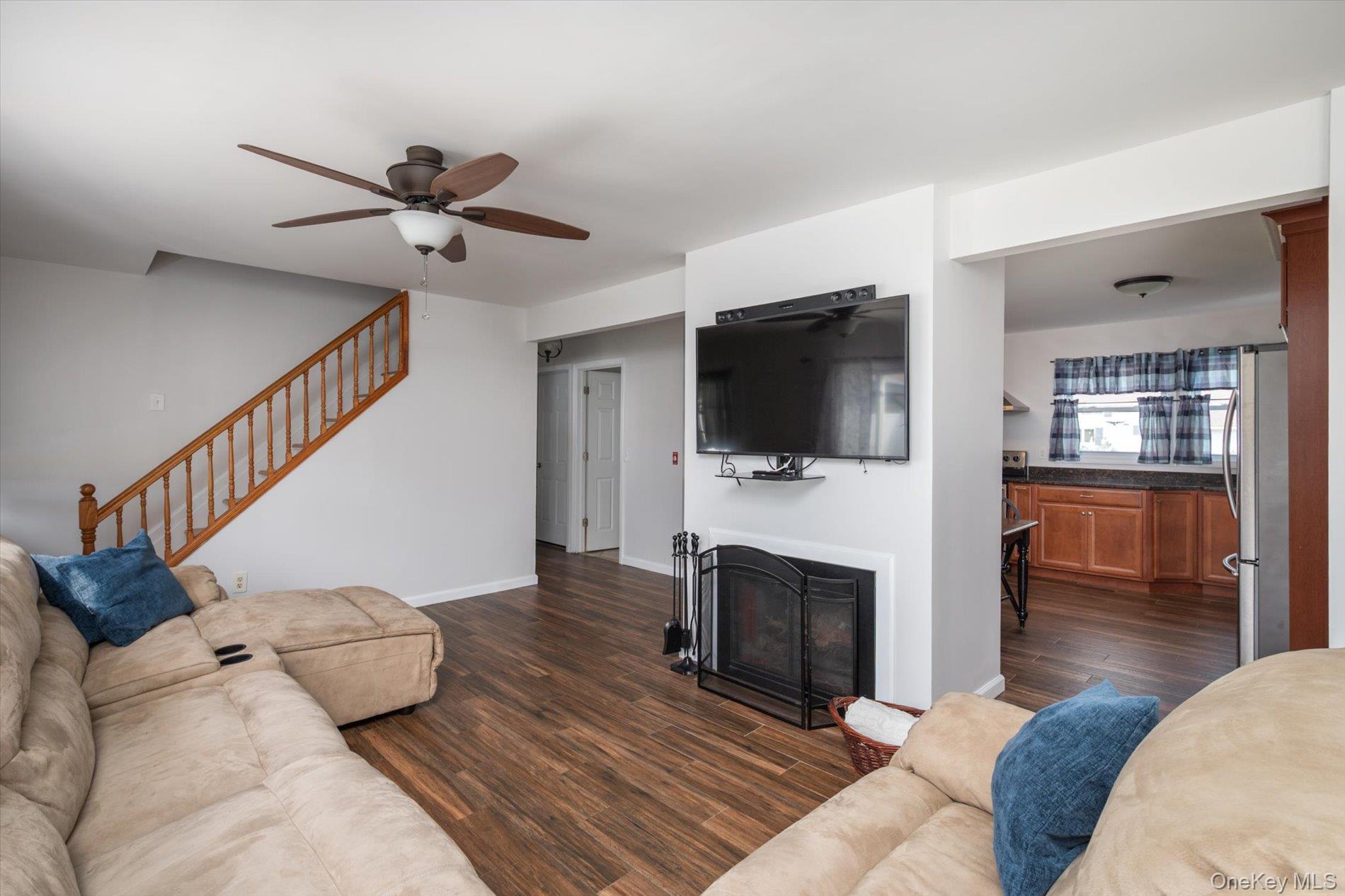 #4 photo, 98 Hardy Lane, Westbury , NY 11590