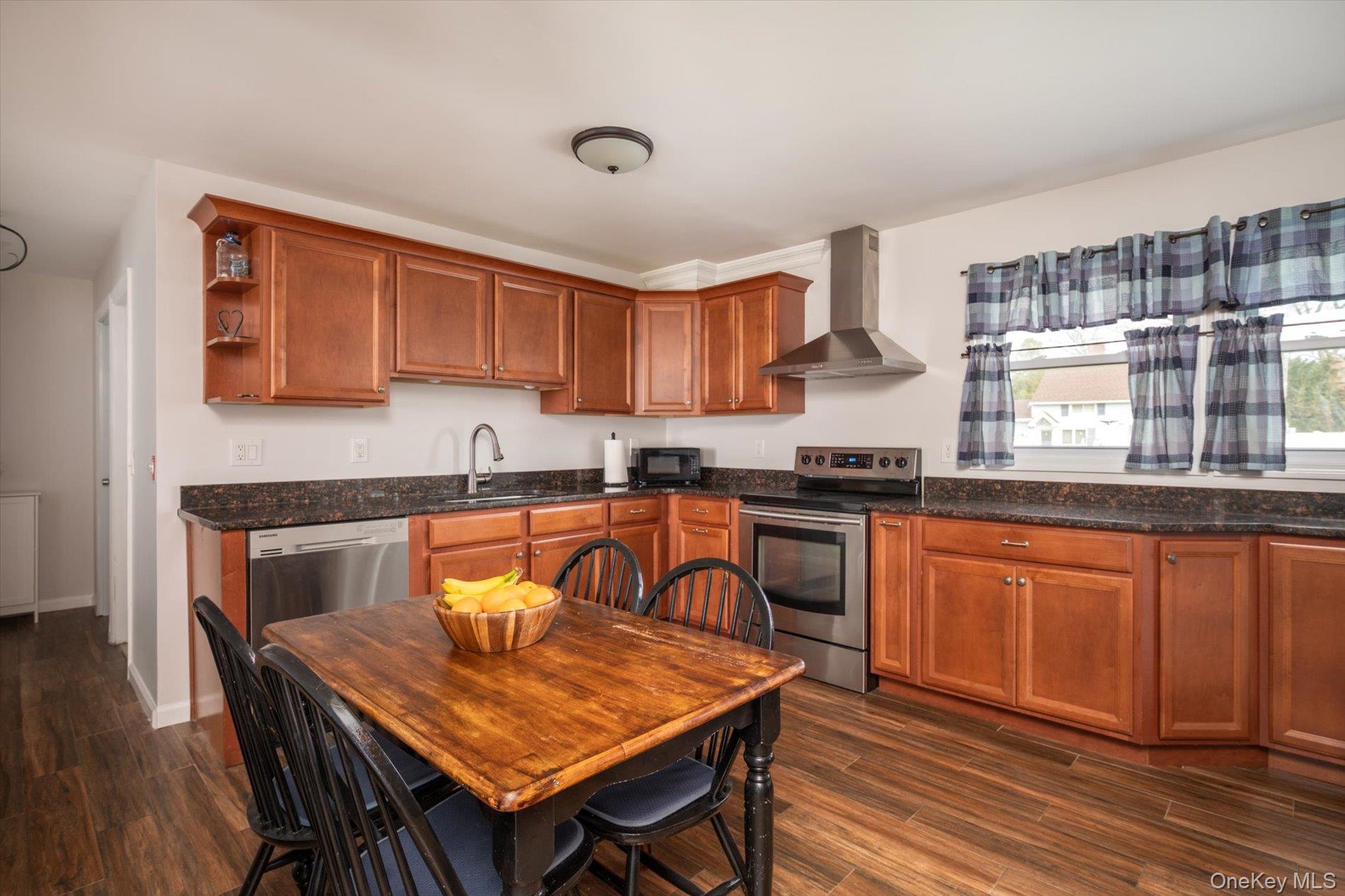 #9 photo, 98 Hardy Lane, Westbury , NY 11590