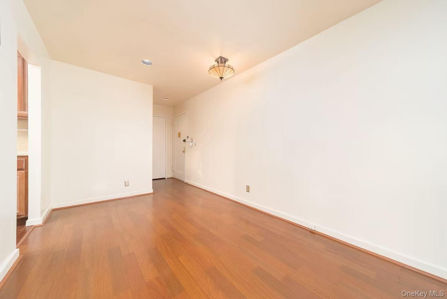 #13 photo, 8 W Mill Drive, Great Neck , NY 11021