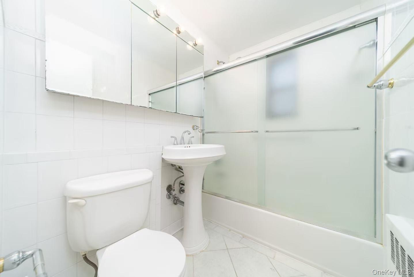 #16 photo, 8 W Mill Drive, Great Neck , NY 11021