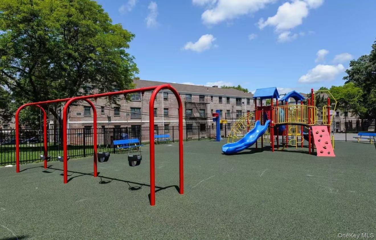 #19 photo, 8 W Mill Drive, Great Neck , NY 11021