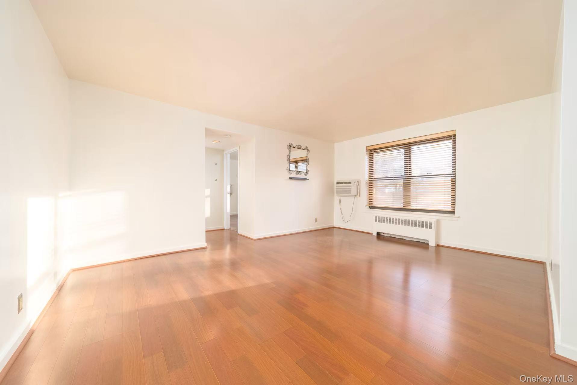 #7 photo, 8 W Mill Drive, Great Neck , NY 11021