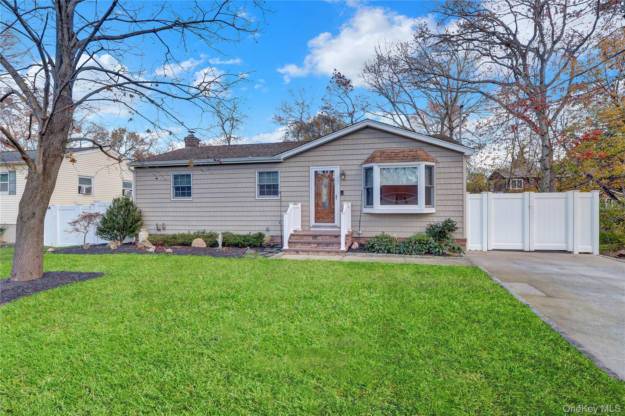 #1 photo, 5 Zenith Road, Rocky Point , NY 11778