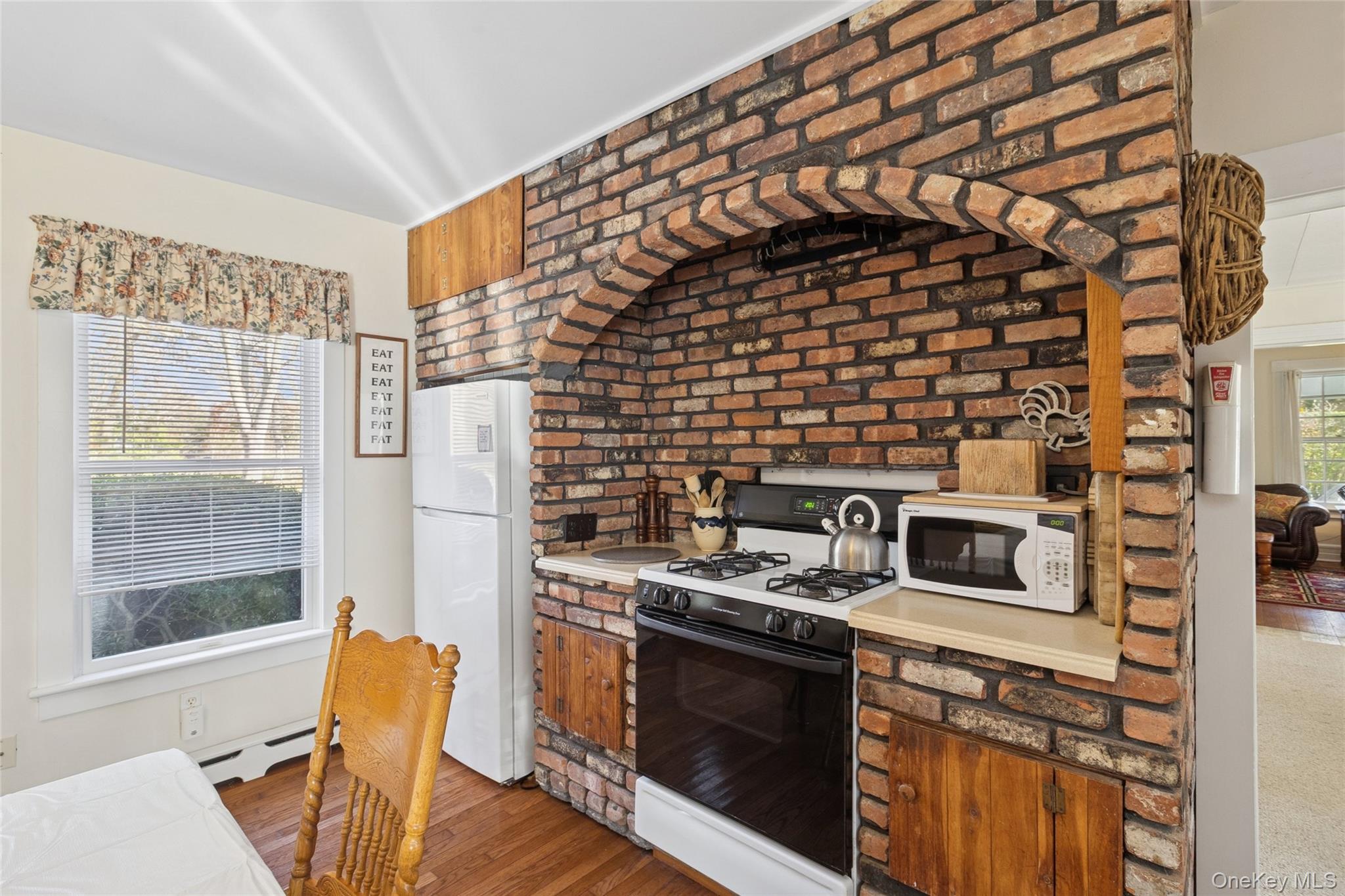 #12 photo, 718 Montauk Highway, East Quogue , NY 11942