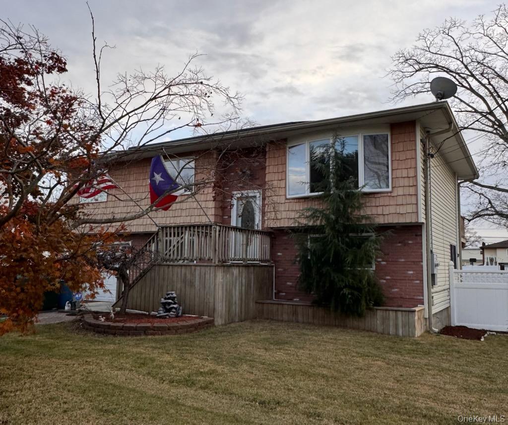 #1 photo, 928 Peconic Avenue, West Babylon , NY 11704