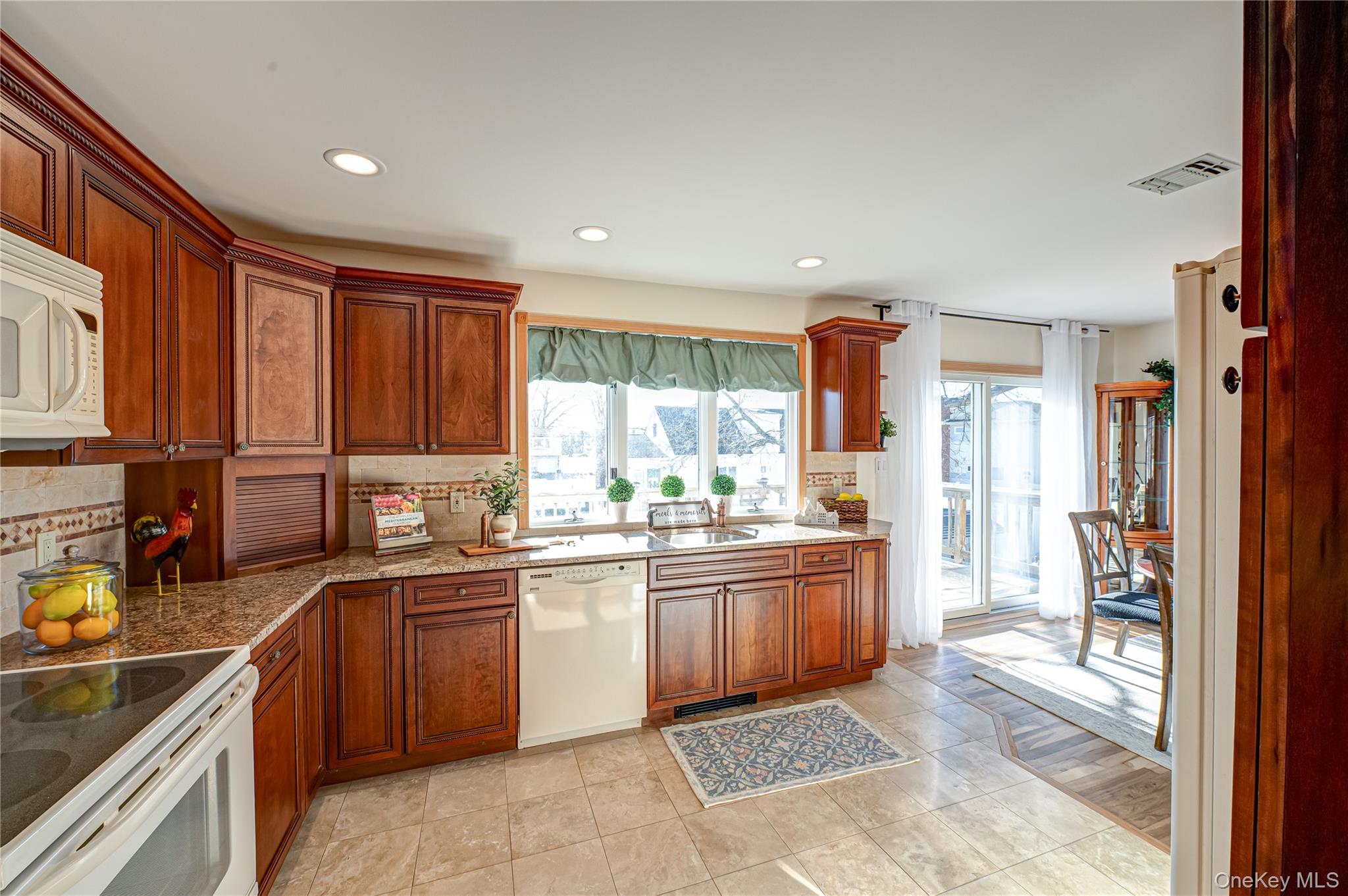 #11 photo, 928 Peconic Avenue, West Babylon , NY 11704