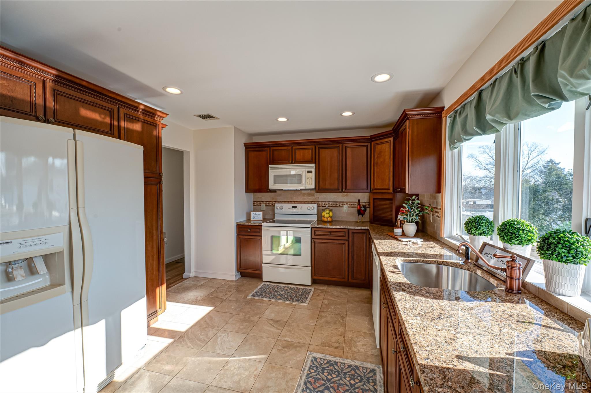 #13 photo, 928 Peconic Avenue, West Babylon , NY 11704