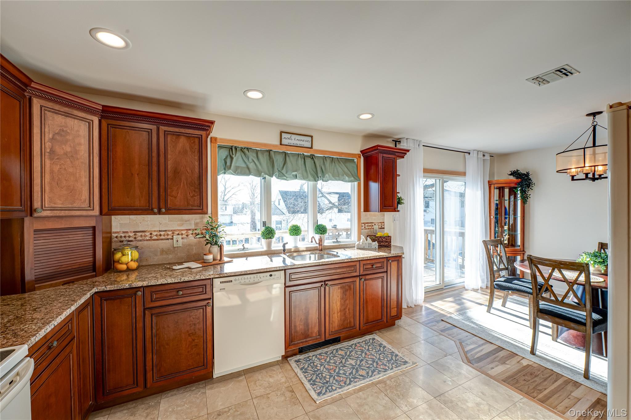 #14 photo, 928 Peconic Avenue, West Babylon , NY 11704