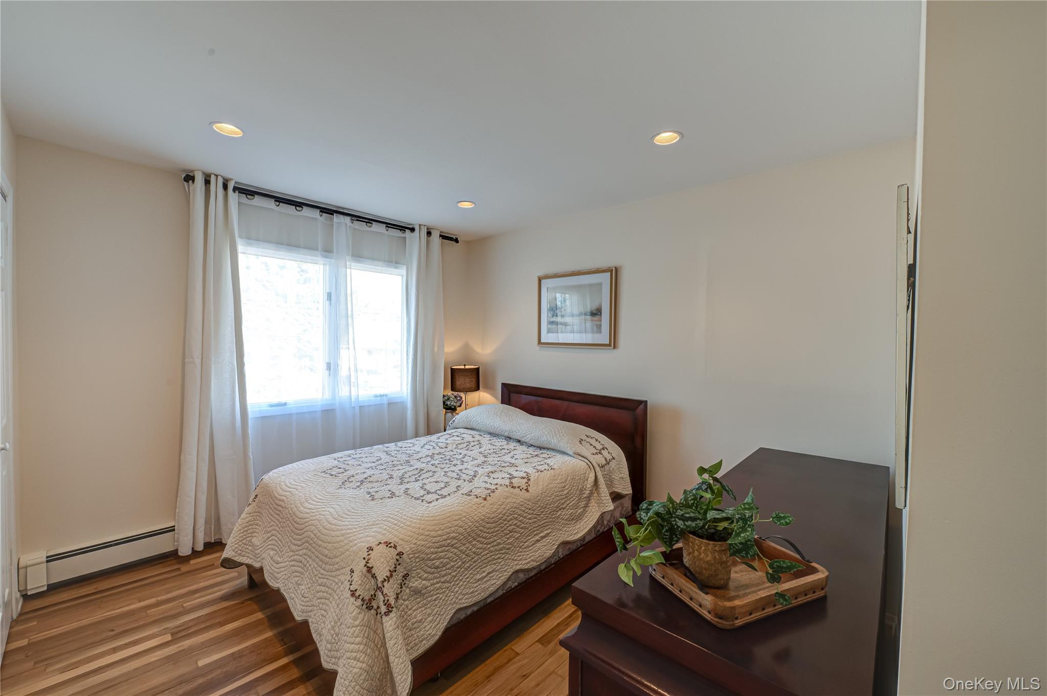 #15 photo, 928 Peconic Avenue, West Babylon , NY 11704