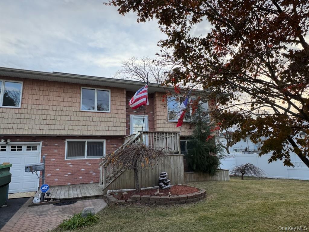 #2 photo, 928 Peconic Avenue, West Babylon , NY 11704