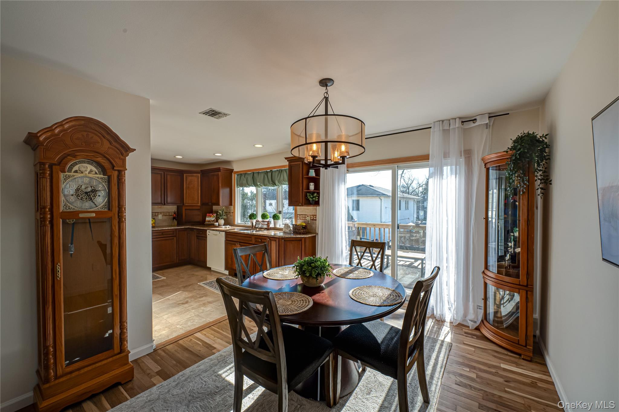 #7 photo, 928 Peconic Avenue, West Babylon , NY 11704