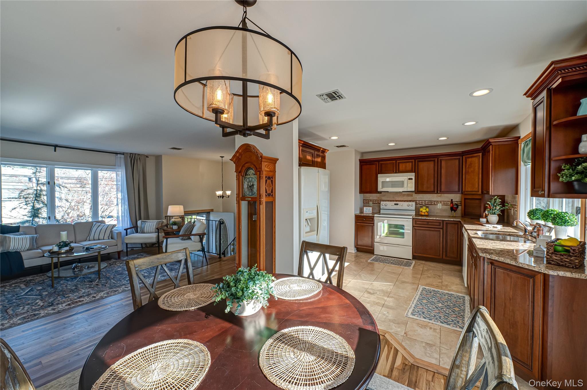 #9 photo, 928 Peconic Avenue, West Babylon , NY 11704