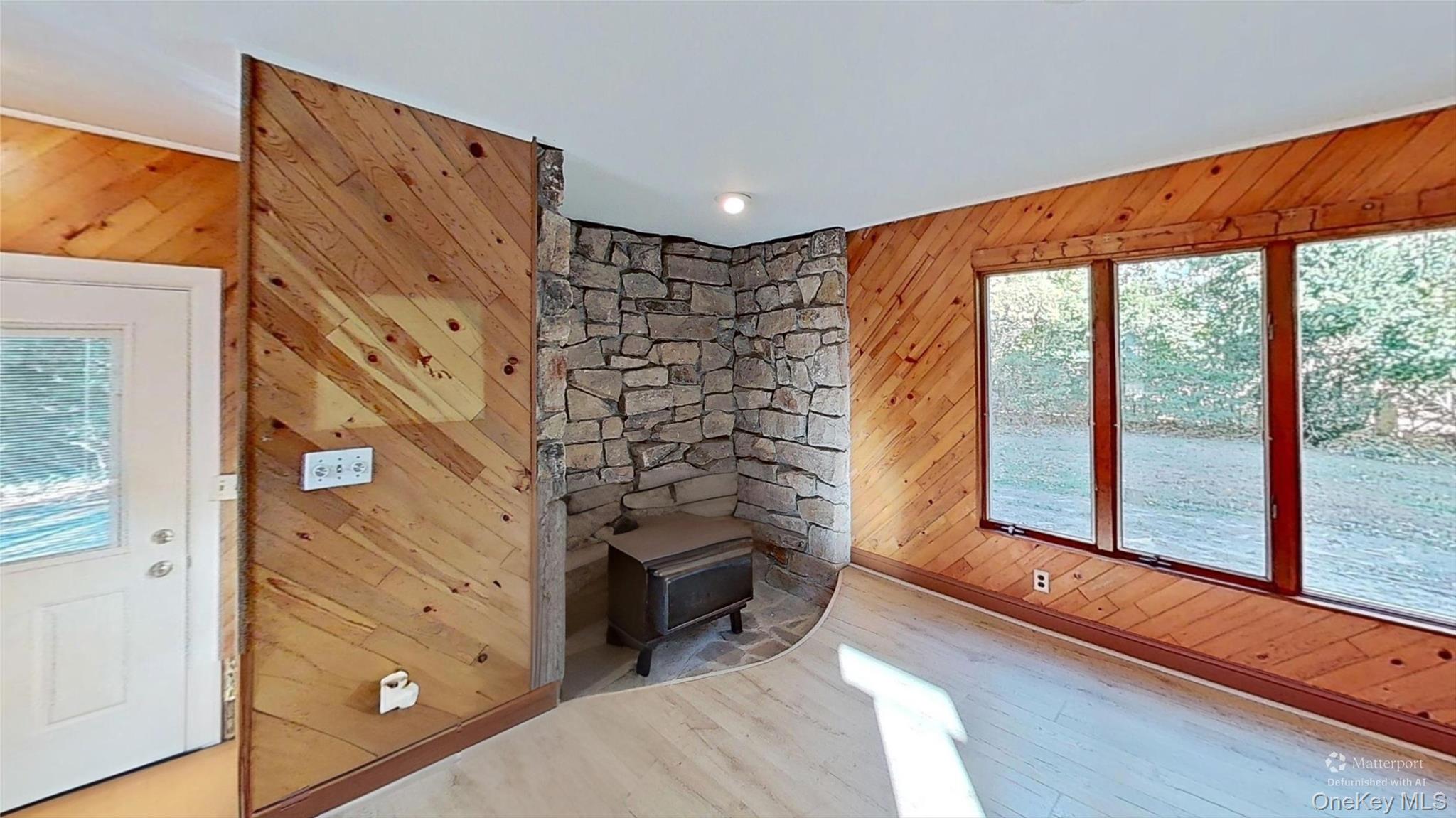 #12 photo, 25 Hawthorne Street, Mount Sinai , NY 11766