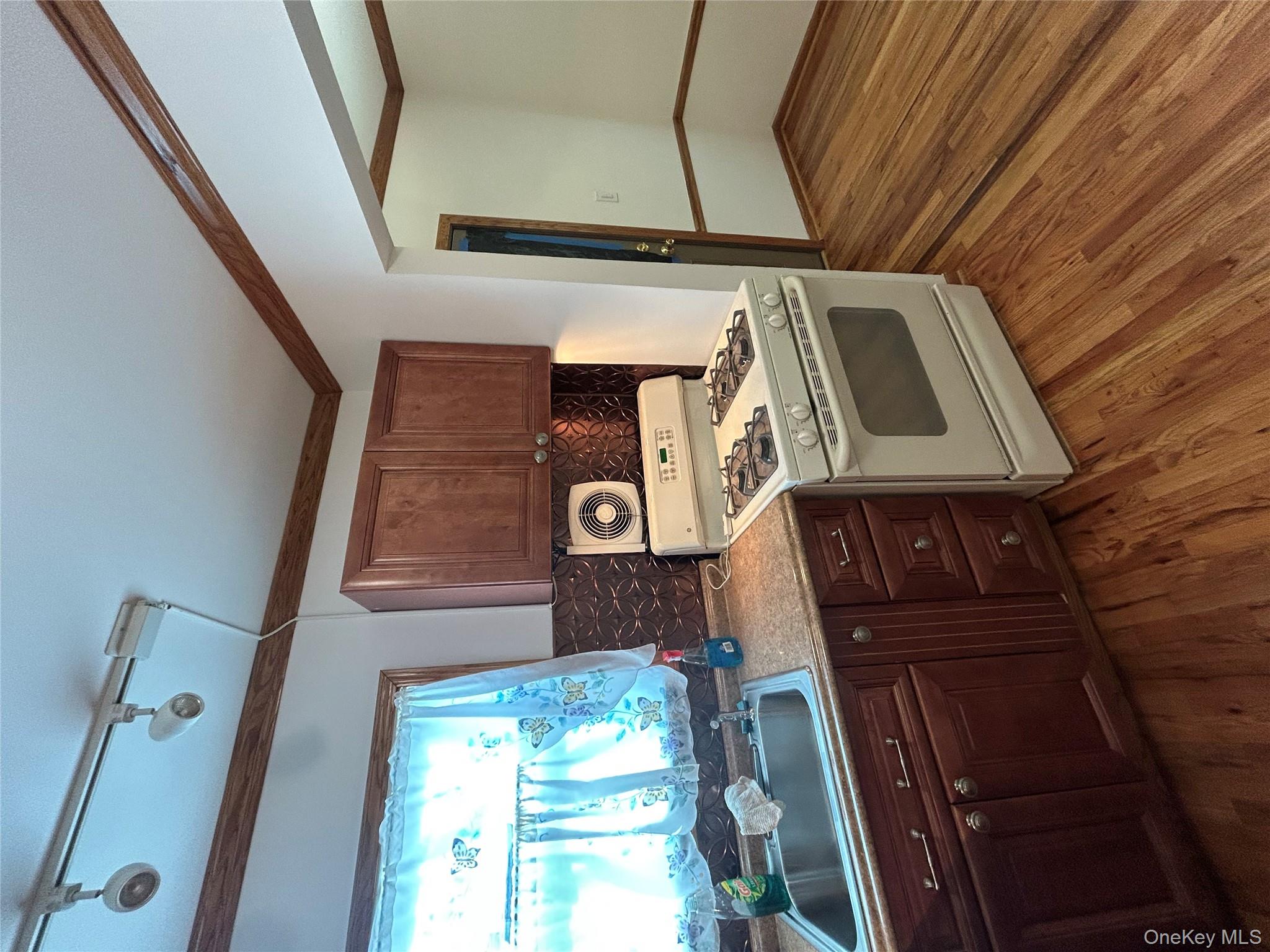 #5 photo, 420 Pennsylvania Avenue, Williston Park , NY 11596