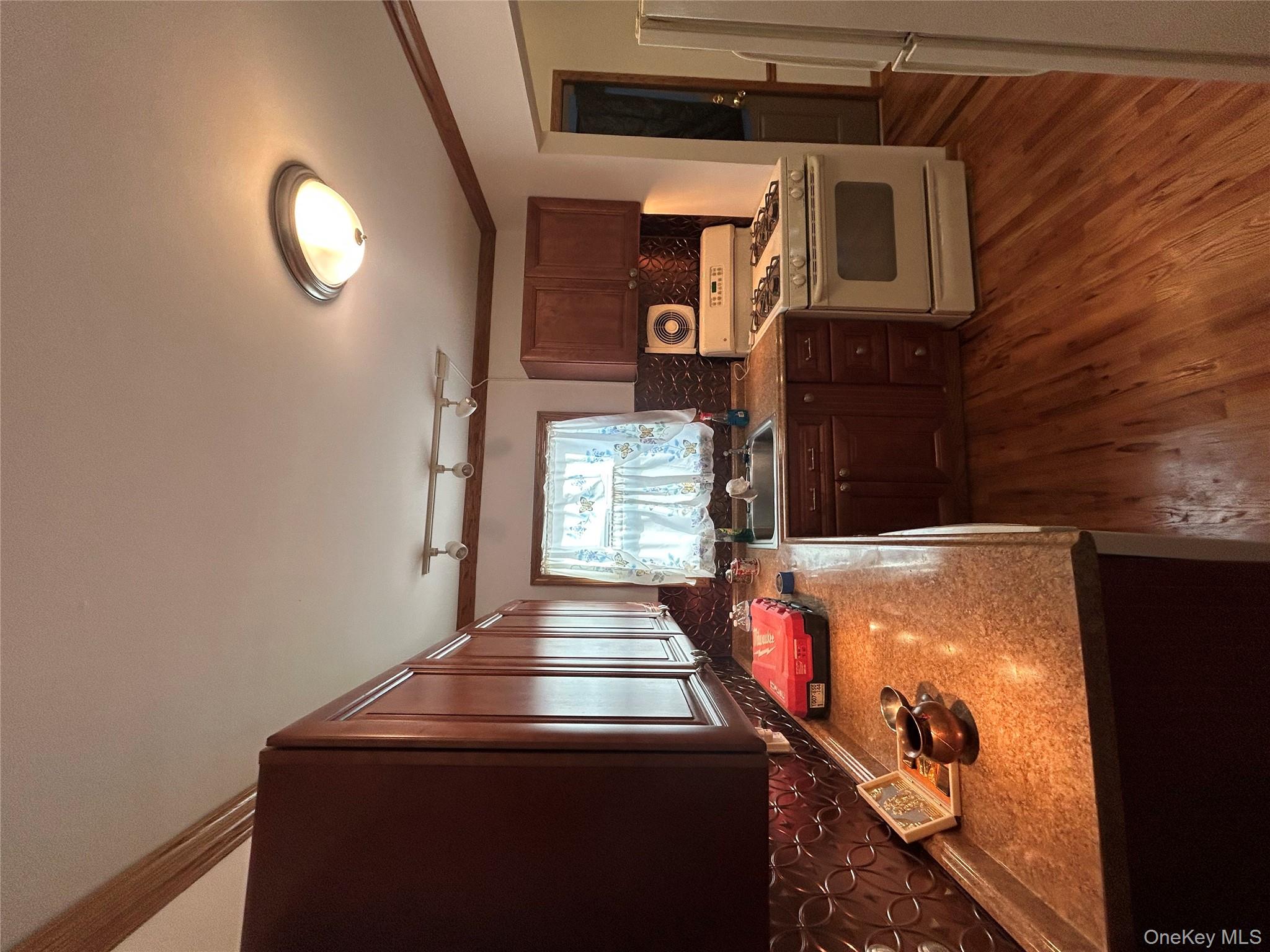 #7 photo, 420 Pennsylvania Avenue, Williston Park , NY 11596