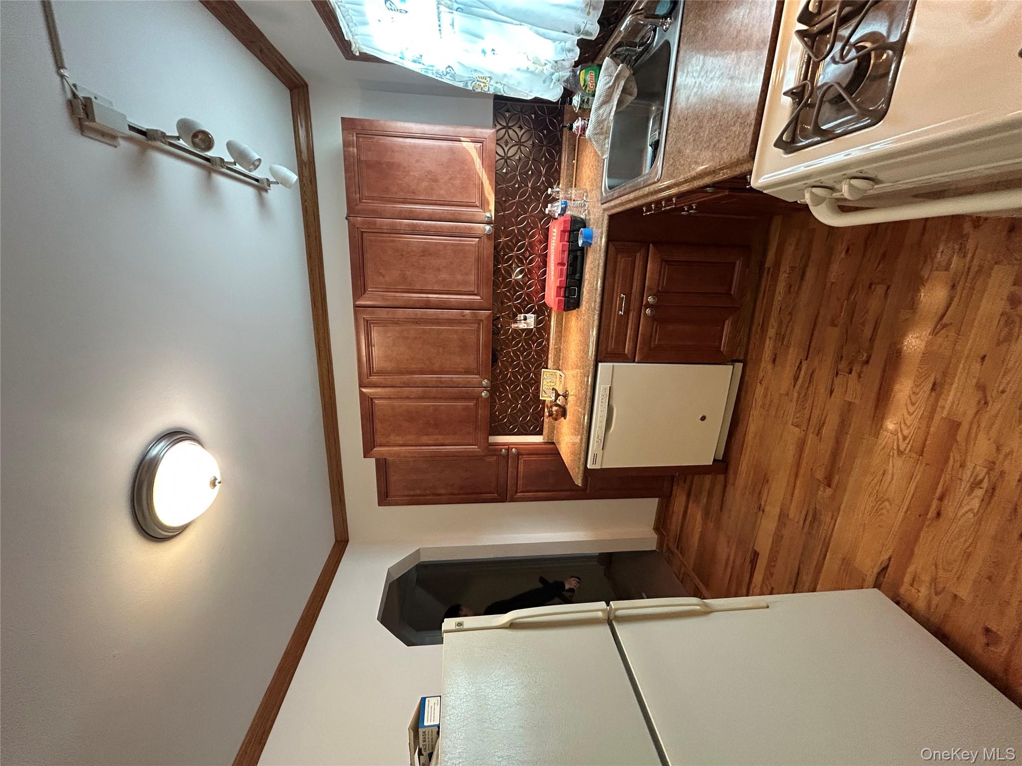 #8 photo, 420 Pennsylvania Avenue, Williston Park , NY 11596