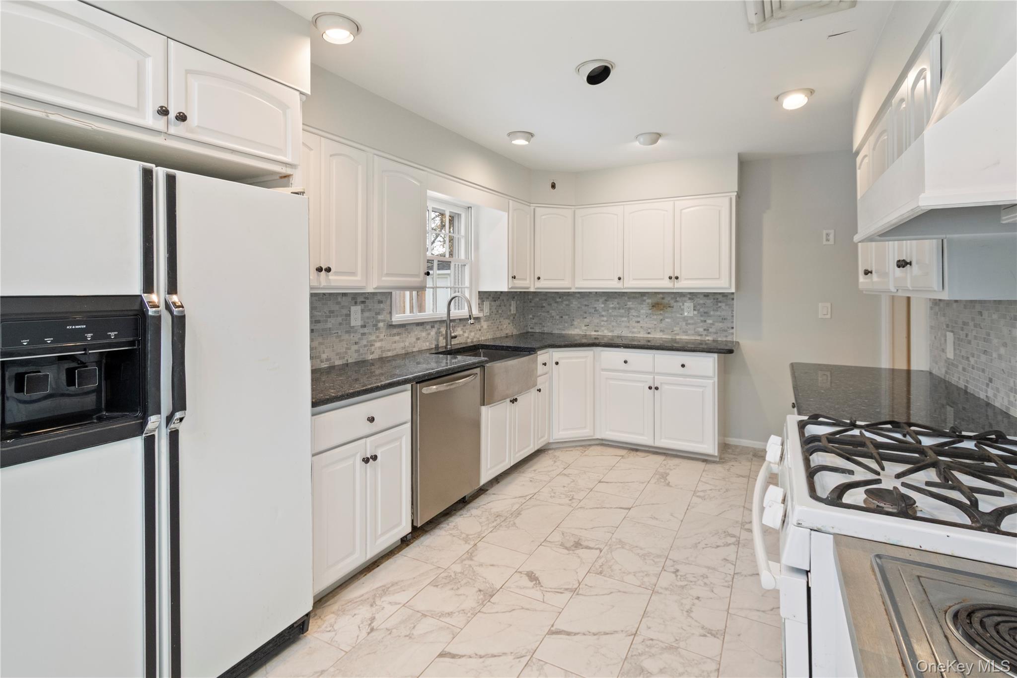 #6 photo, 9 Oak Shore Drive, Bayville , NY 11709