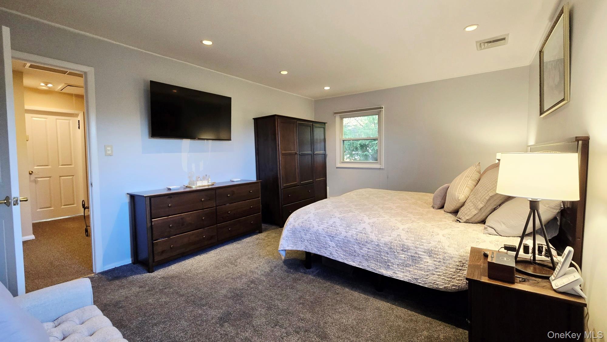 #12 photo, 34 Melanie Lane, Syosset , NY 11791