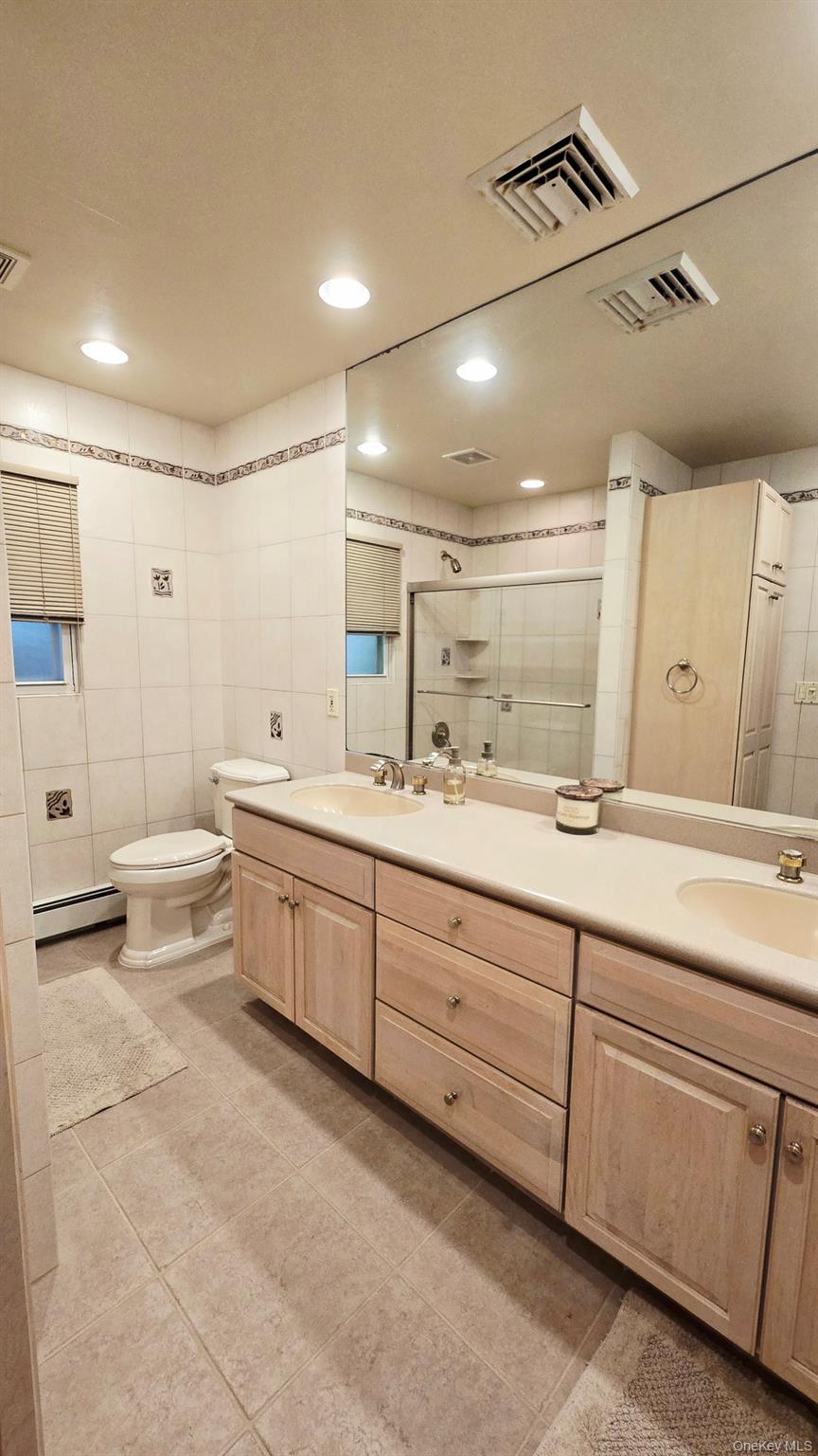 #15 photo, 34 Melanie Lane, Syosset , NY 11791