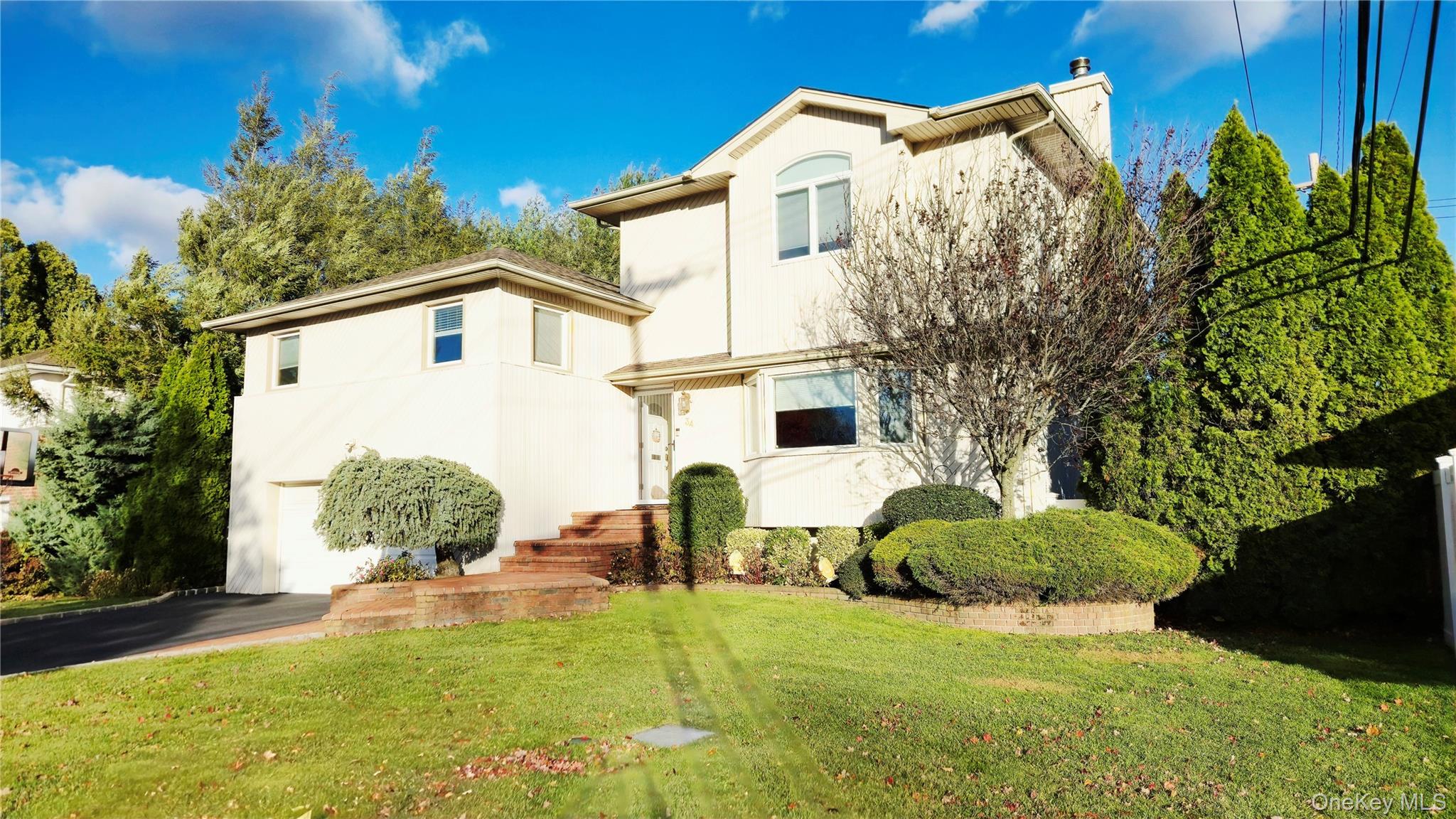 #2 photo, 34 Melanie Lane, Syosset , NY 11791