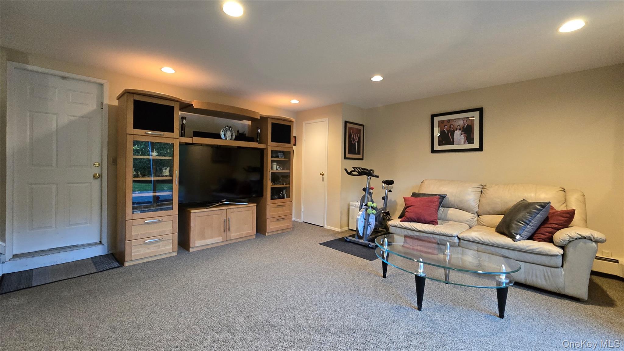 #20 photo, 34 Melanie Lane, Syosset , NY 11791