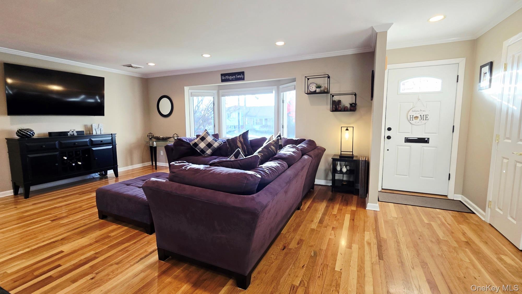 #4 photo, 34 Melanie Lane, Syosset , NY 11791