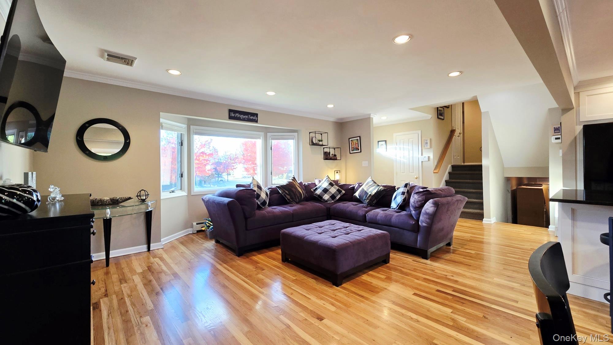 #5 photo, 34 Melanie Lane, Syosset , NY 11791